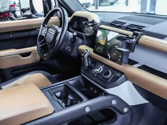 Land Rover Defender — Фото автомобиля 7
