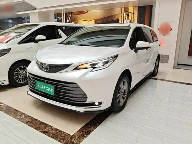 Фотография автомобиля — Toyota Sienna