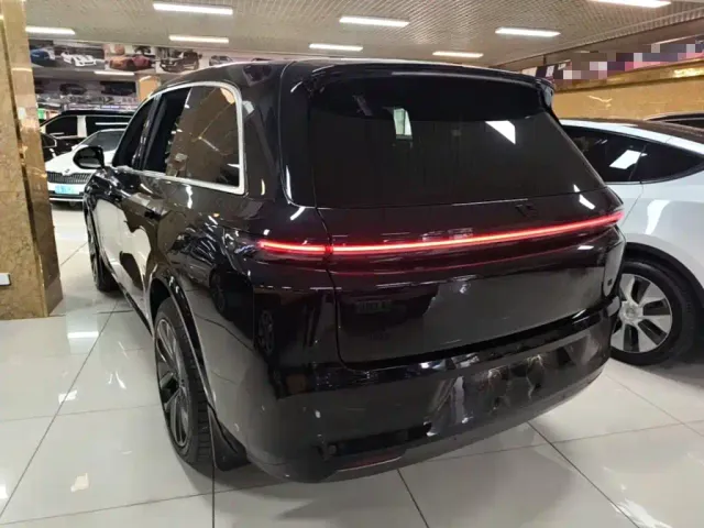 Li Auto L8 — Фото автомобиля 4