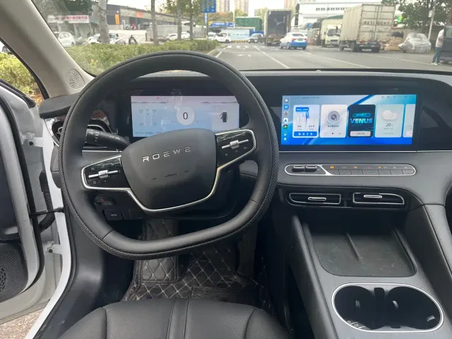 Roewe D7 — Фото автомобиля 11