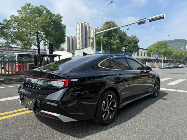 Hyundai Sonata — Фото автомобиля 5