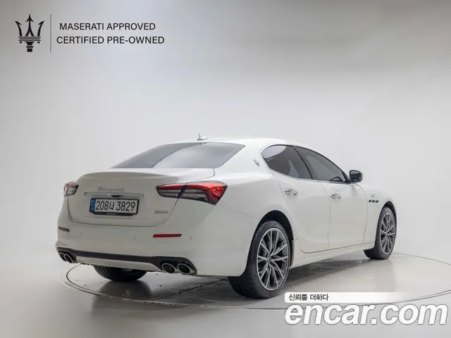 Maserati Ghibli — Фото автомобиля 2