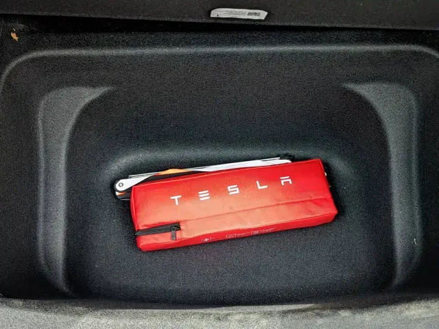 Tesla Model Y — Фото автомобиля 3