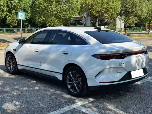 BYD Qin L — Фото автомобиля 9
