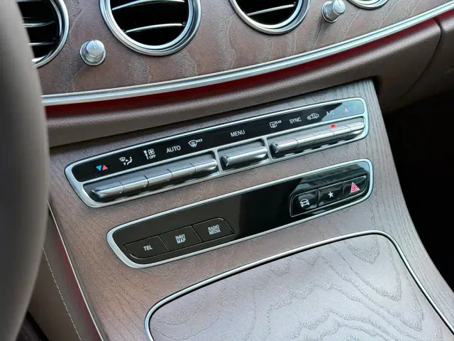 Mercedes-Benz E-Class — Фото автомобиля 12