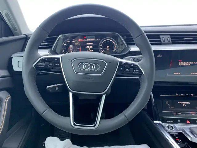Audi e-tron — Фото автомобиля 20