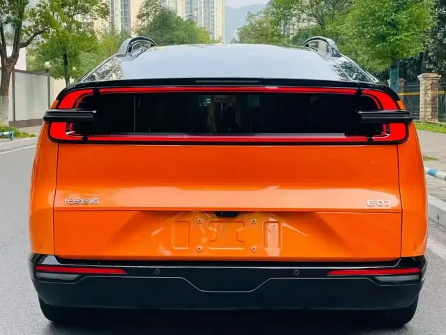 Changan Qiyuan E07 — Фото автомобиля 4