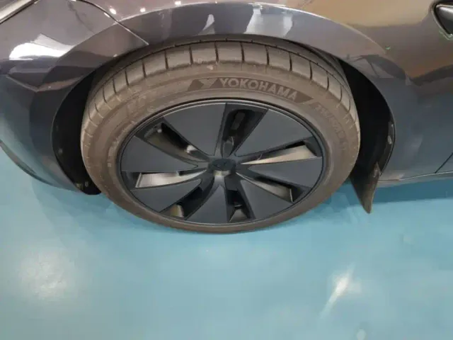 Tesla Model 3 — Фото автомобиля 22
