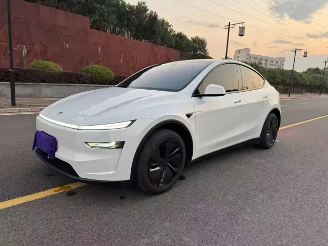 Фотография автомобиля — Tesla Model Y