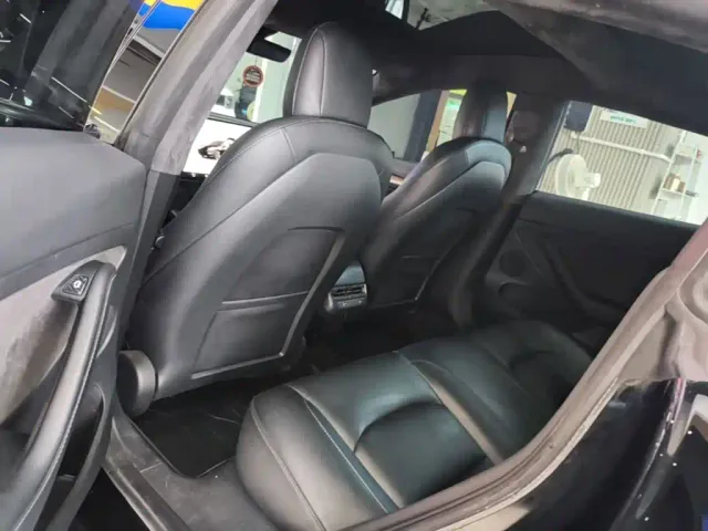Tesla Model 3 — Фото автомобиля 16