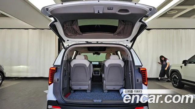 Kia Carnival Generation 4 — Фото автомобиля 26