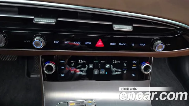 Genesis GV70 — Фото автомобиля 30