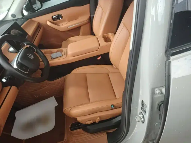 Leapmotor C10 — Фото автомобиля 14