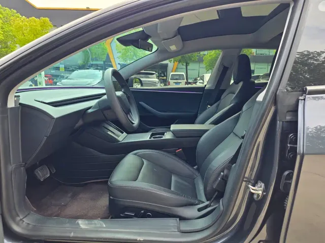 Tesla Model 3 — Фото автомобиля 2