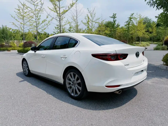 Mazda Axela — Фото автомобиля 6