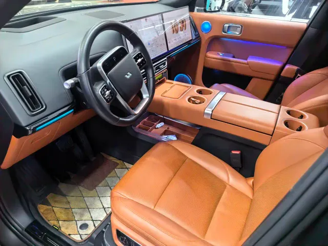 Li Auto L8 — Фото автомобиля 4
