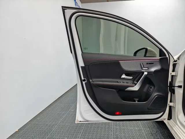 Mercedes-Benz A-Class — Фото автомобиля 12