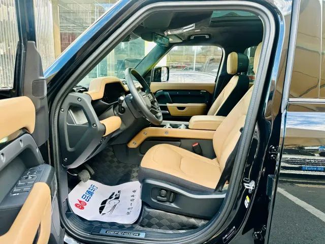 Land Rover Defender — Фото автомобиля 5