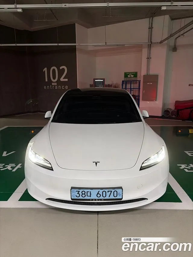 Tesla Model 3 — Фото автомобиля 3