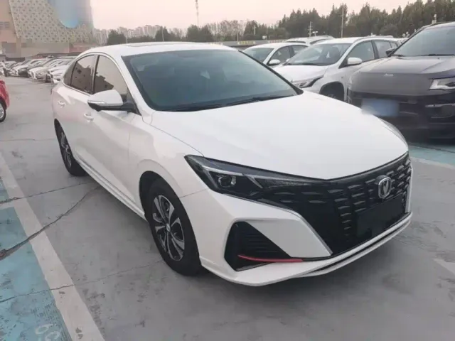 Changan Eado — Фото автомобиля 3