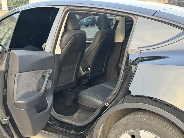 Tesla Model Y — Фото автомобиля 6