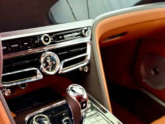 Bentley Flying Spur Plug-in Hybrid 2022 2.9T V6 Hybrid — Фото автомобиля 12