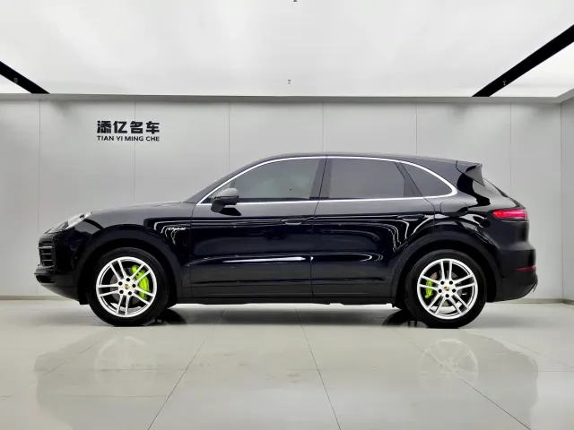 Porsche Cayenne — Фото автомобиля 4