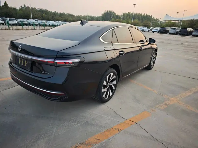 Volkswagen Passat — Фото автомобиля 7