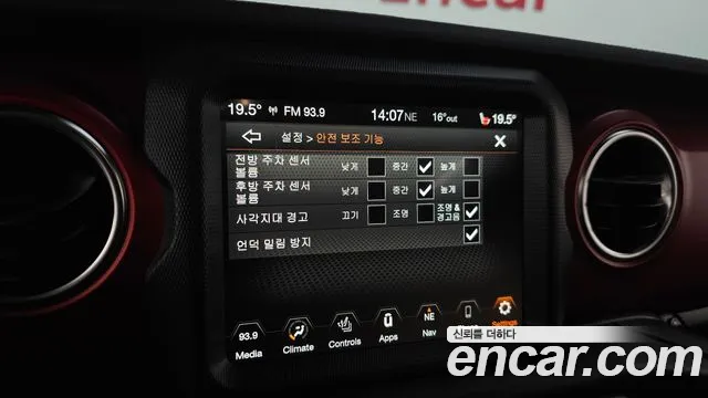 Jeep Wrangler — Фото автомобиля 21