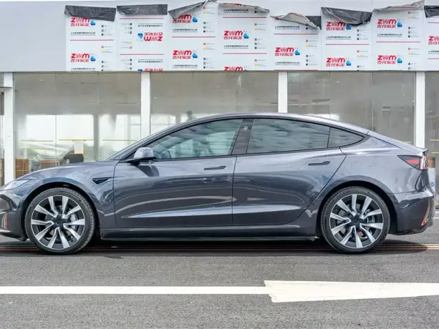 Tesla Model 3 — Фото автомобиля 5