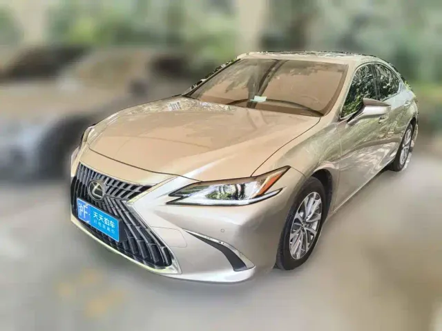 Фотография автомобиля — Lexus ES