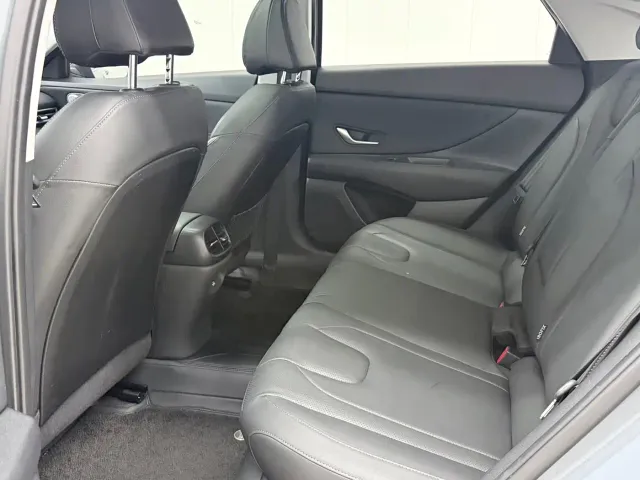Hyundai Elantra — Фото автомобиля 18