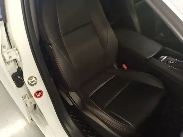 Mazda Axela — Фото автомобиля 24