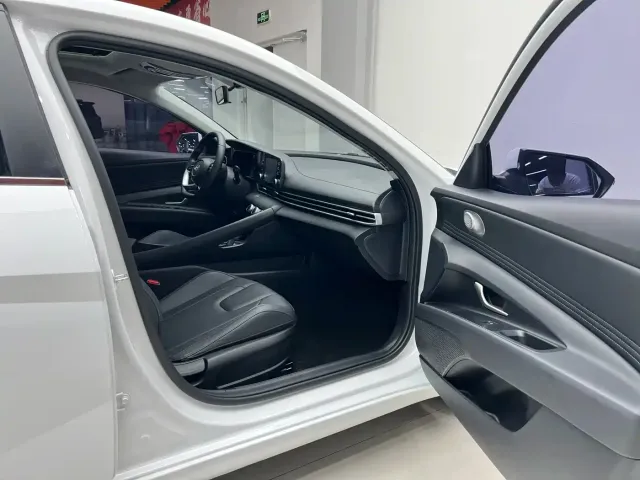 Hyundai Elantra — Фото автомобиля 6