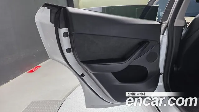 Tesla Model Y — Фото автомобиля 25
