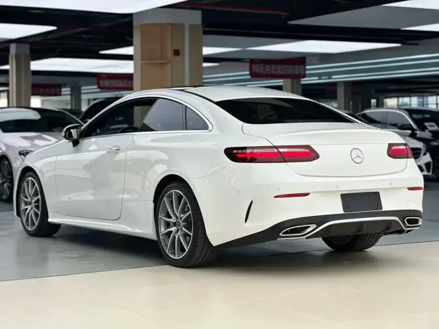 Mercedes-Benz E-Class — Фото автомобиля 3