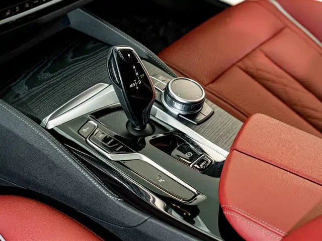 BMW 5 Series — Фото автомобиля 11