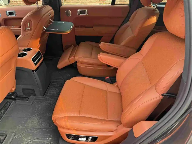 Li Auto L9 — Фото автомобиля 22