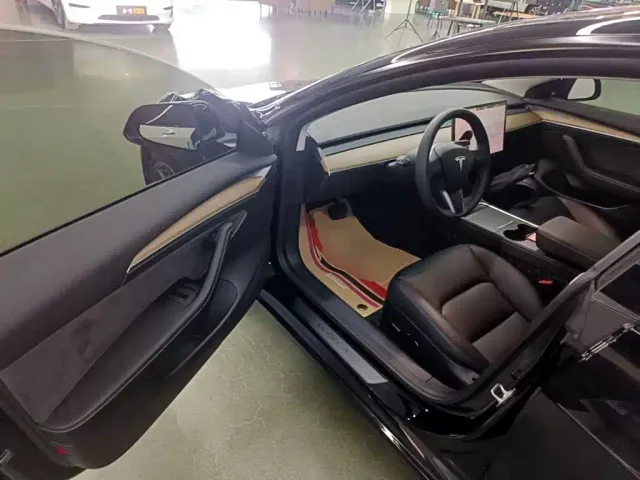 Tesla Model 3 — Фото автомобиля 15