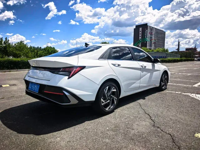 Hyundai Elantra — Фото автомобиля 6
