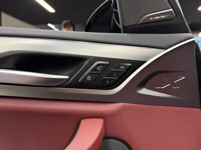 BMW iX3 — Фото автомобиля 20