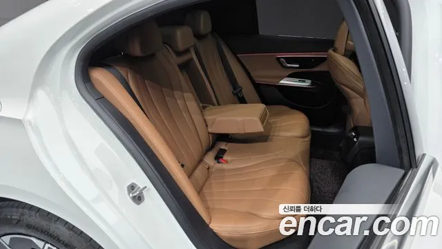 Mercedes-Benz E-Class — Фото автомобиля 11
