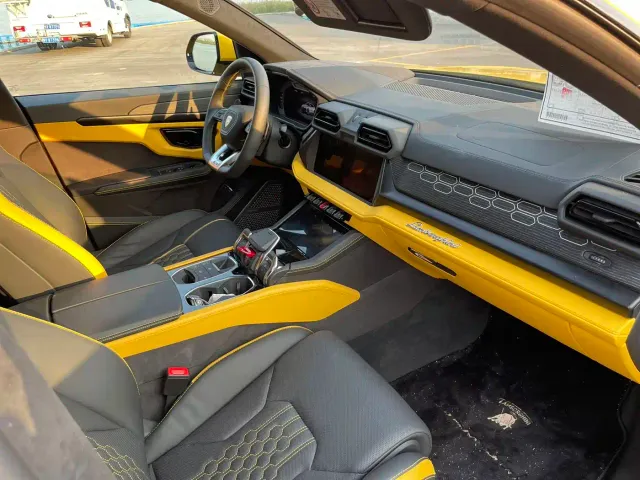 Lamborghini Urus — Фото автомобиля 11
