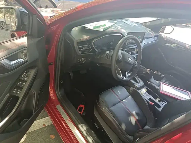 Ford Focus — Фото автомобиля 15
