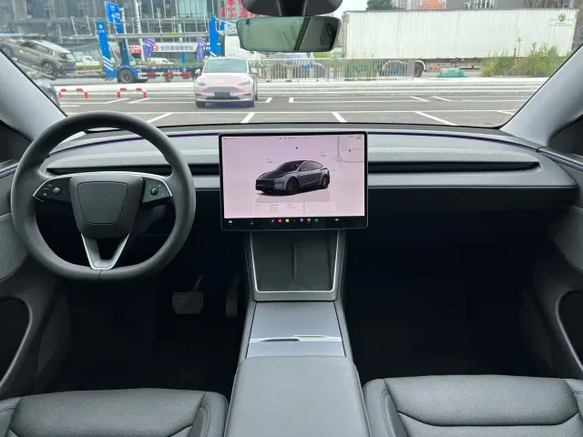 Tesla Model Y — Фото автомобиля 12