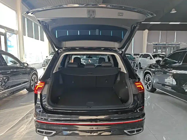 Volkswagen Tiguan L — Фото автомобиля 18