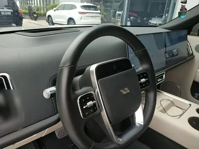 Li Auto L9 — Фото автомобиля 9