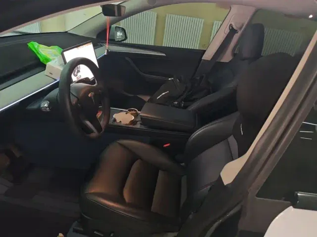 Tesla Model Y — Фото автомобиля 14
