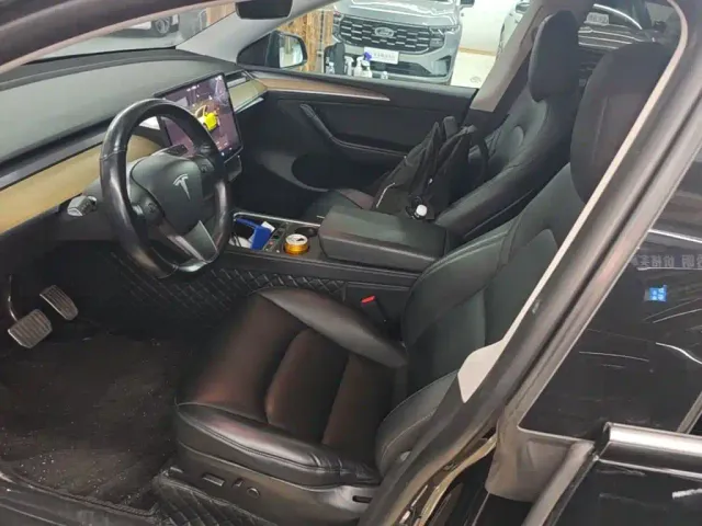Tesla Model Y — Фото автомобиля 14