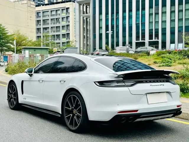 Porsche Panamera — Фото автомобиля 8